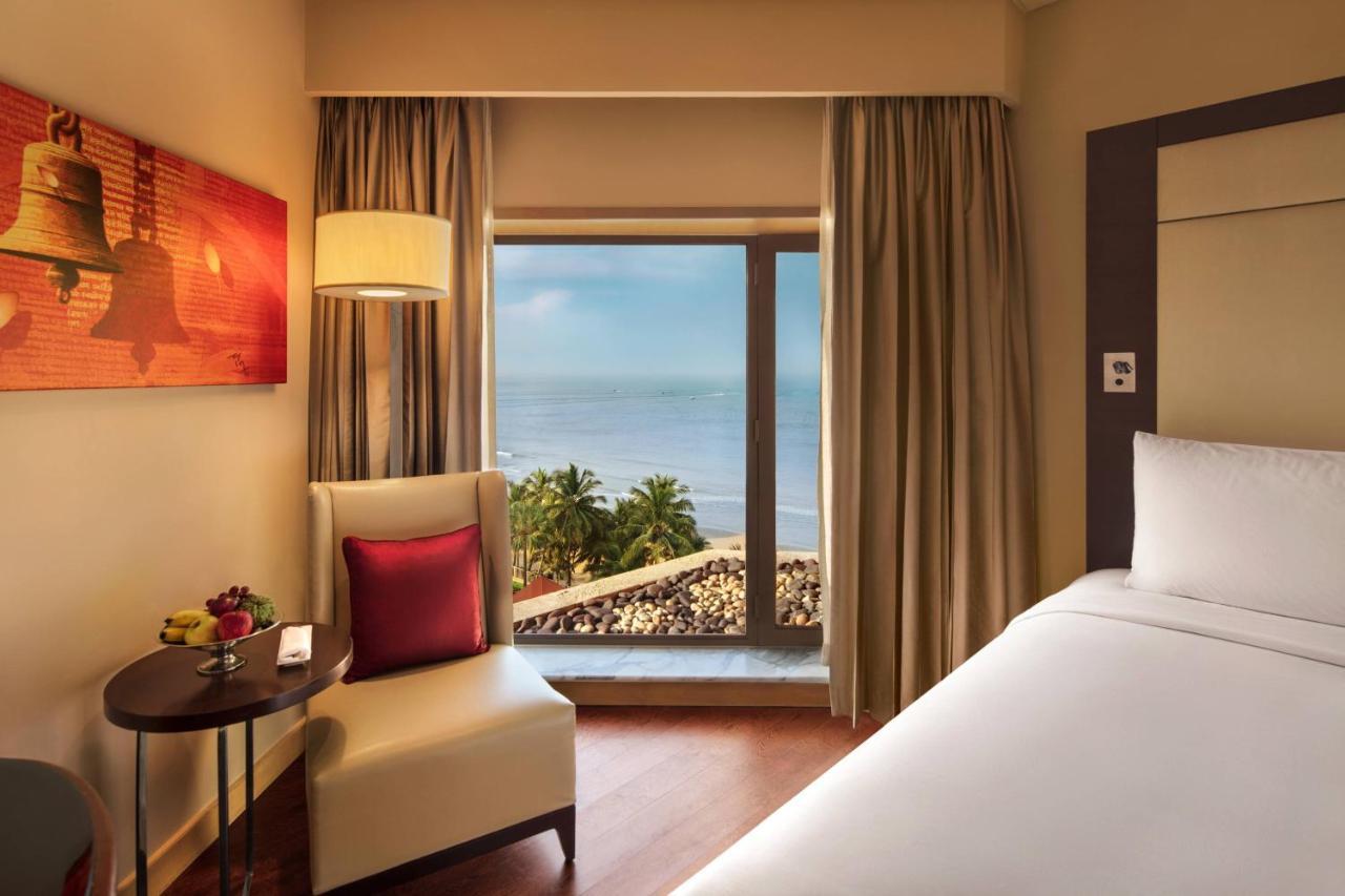 Guest room 1 King Ocean view Enjoy on Food & Soft Beverages Laundry
