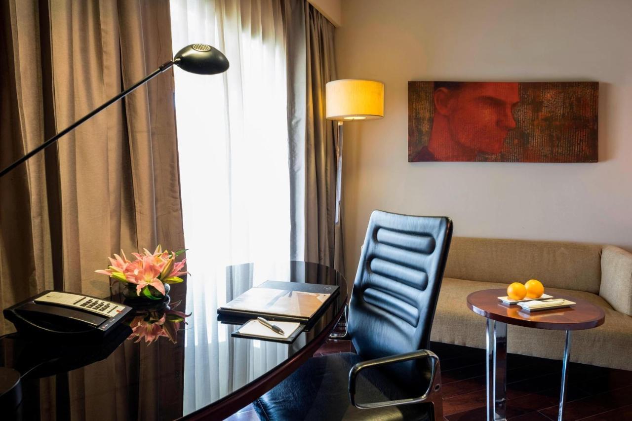 Guest room 1 King Ocean view Enjoy on Food & Soft Beverages Laundry