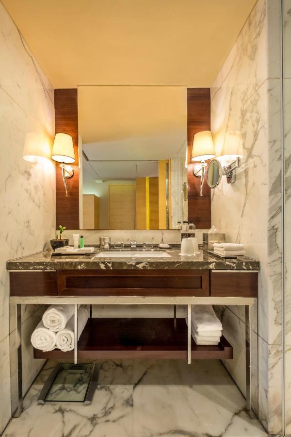 Guest room 1 King City view Enjoy on Food & Soft Beverages Laundry