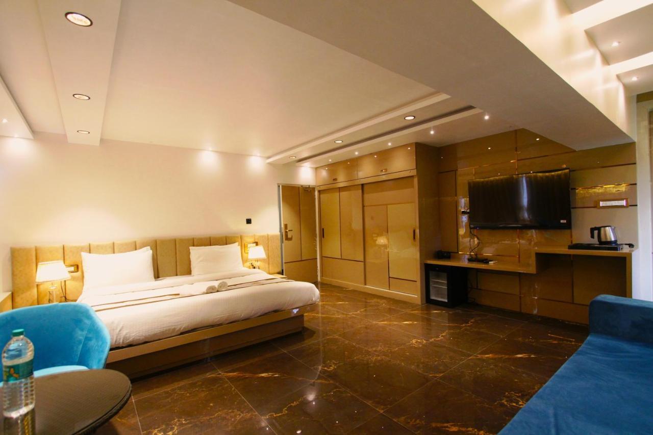 Executive Suite,1483051808:JPEG