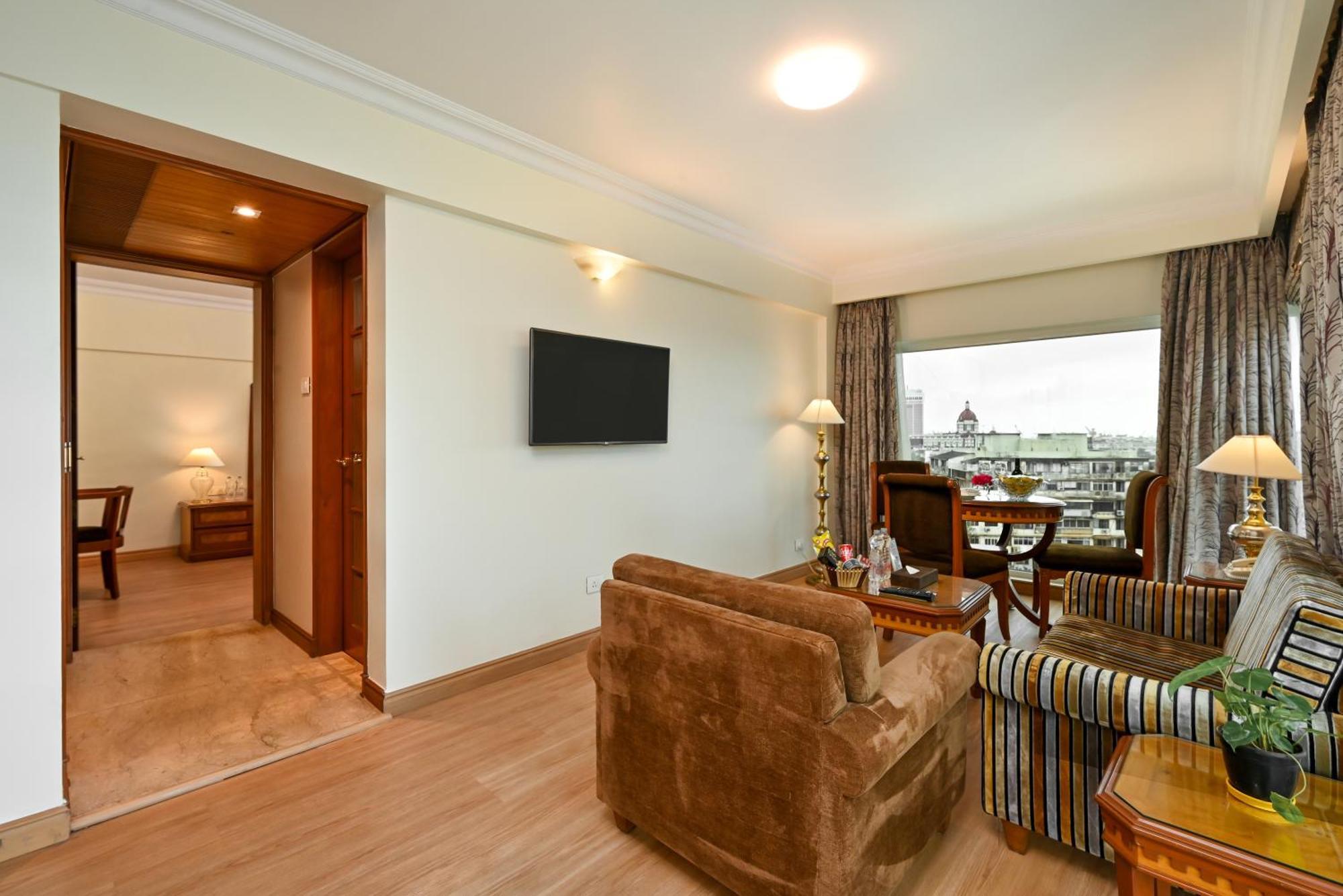 Suite Room Mini Bar Hamper Non-Alcoholic Bottle of chef’s choice veg or non-veg platter 4 pieces of laundry & unlimited drinks between 1830 1930 at Tamarind Restaurant T&C Apply