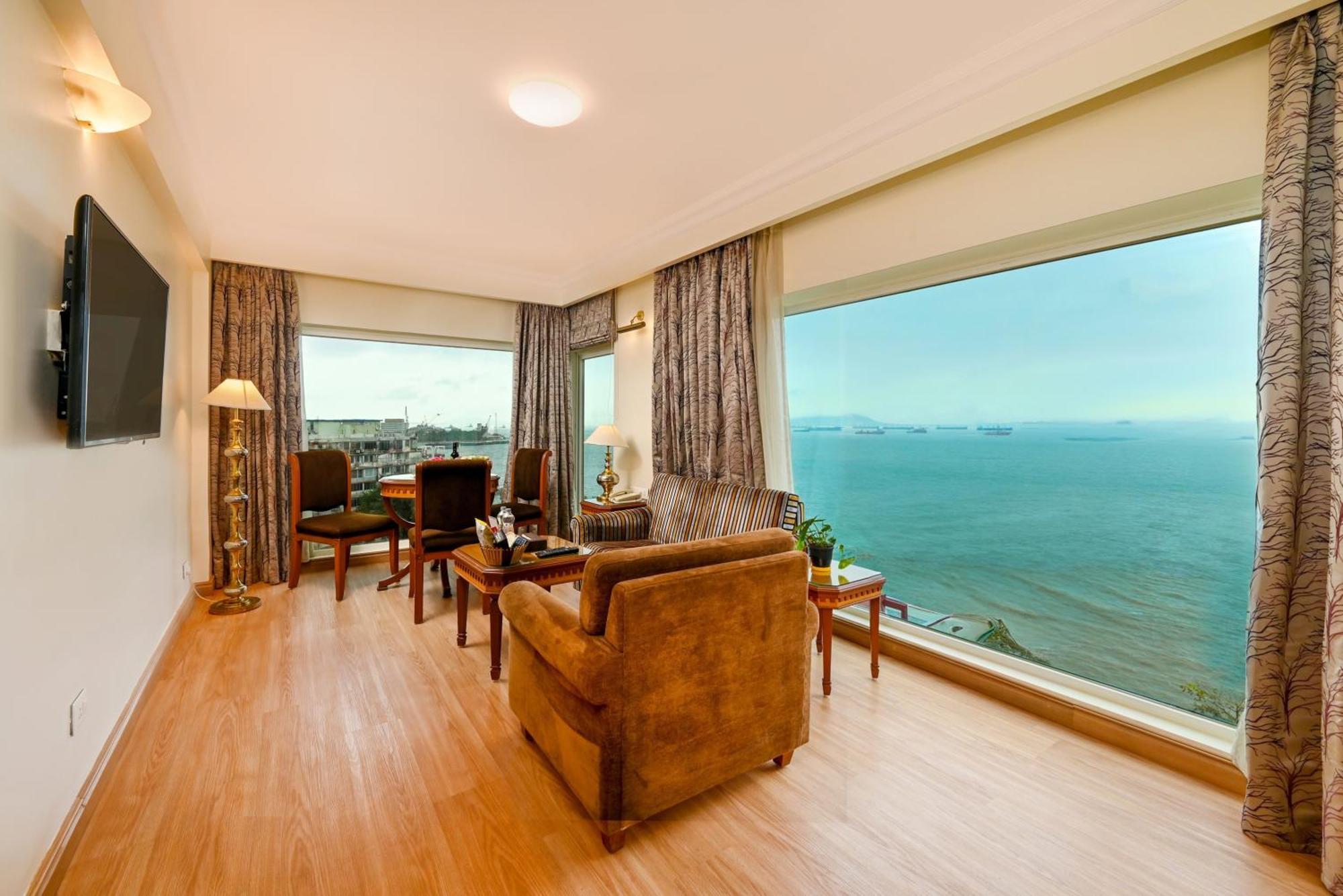 Suite Room Mini Bar Hamper Non-Alcoholic Bottle of chef’s choice veg or non-veg platter 4 pieces of laundry & unlimited drinks between 1830 1930 at Tamarind Restaurant T&C Apply