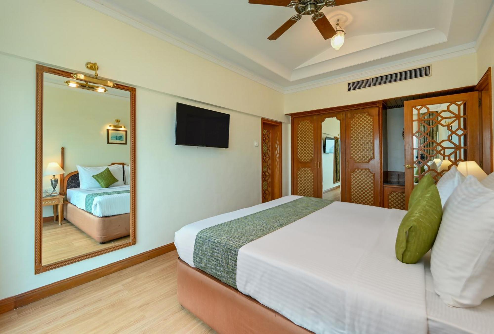 Suite Room Mini Bar Hamper Non-Alcoholic Bottle of chef’s choice veg or non-veg platter 4 pieces of laundry & unlimited drinks between 1830 1930 at Tamarind Restaurant T&C Apply
