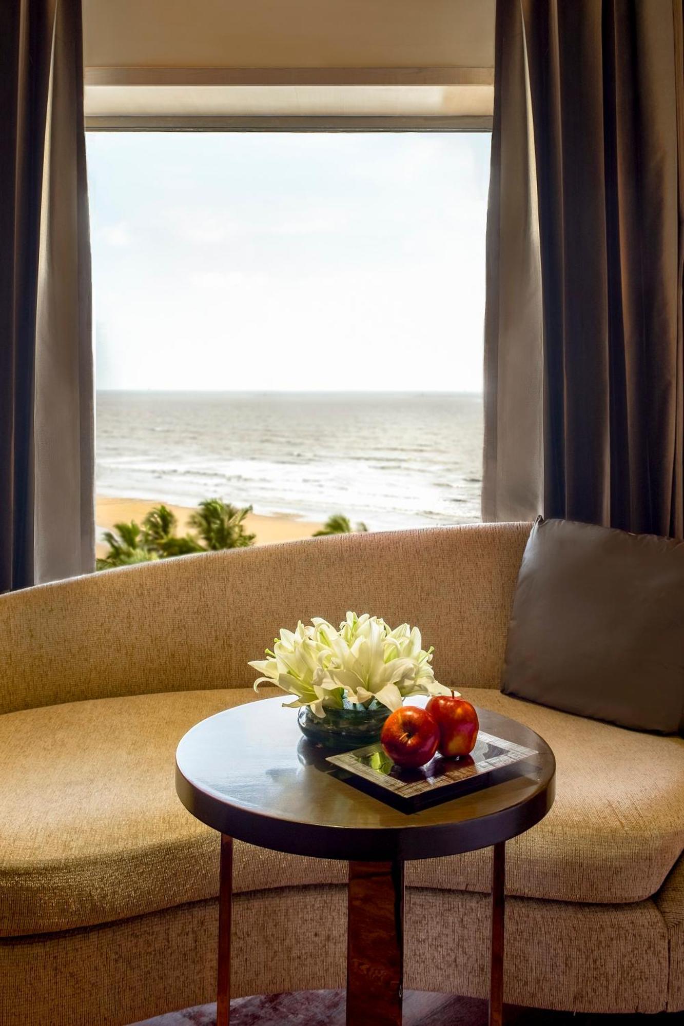 Guest room 1 King Ocean view Enjoy on Food & Soft Beverages Laundry