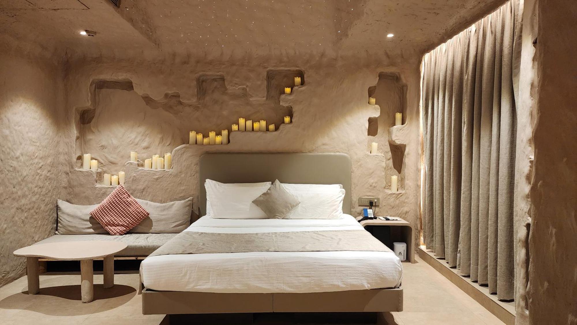 Cave room Grand Jacuzzi