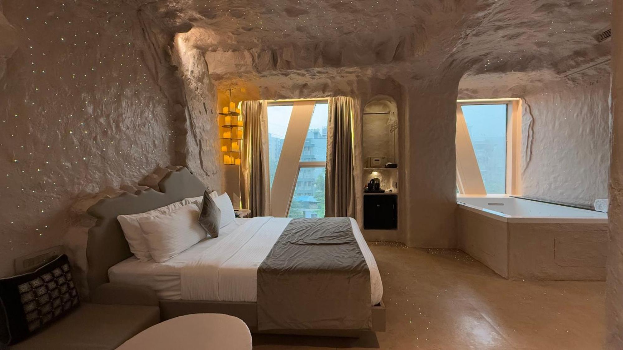 Jugnu Room Grand Jacuzzi
