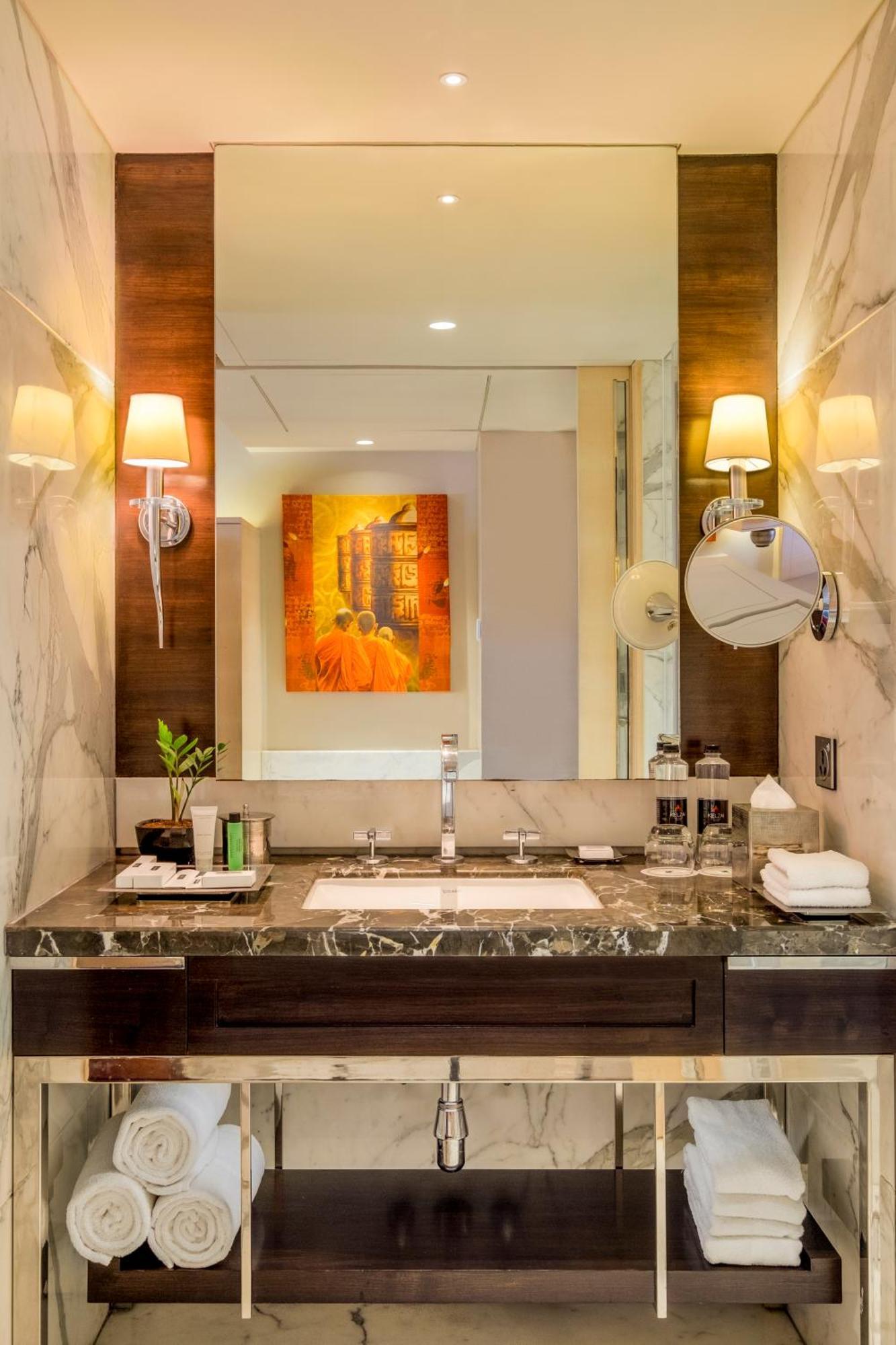 Guest room 1 King Ocean view Enjoy on Food & Soft Beverages Laundry