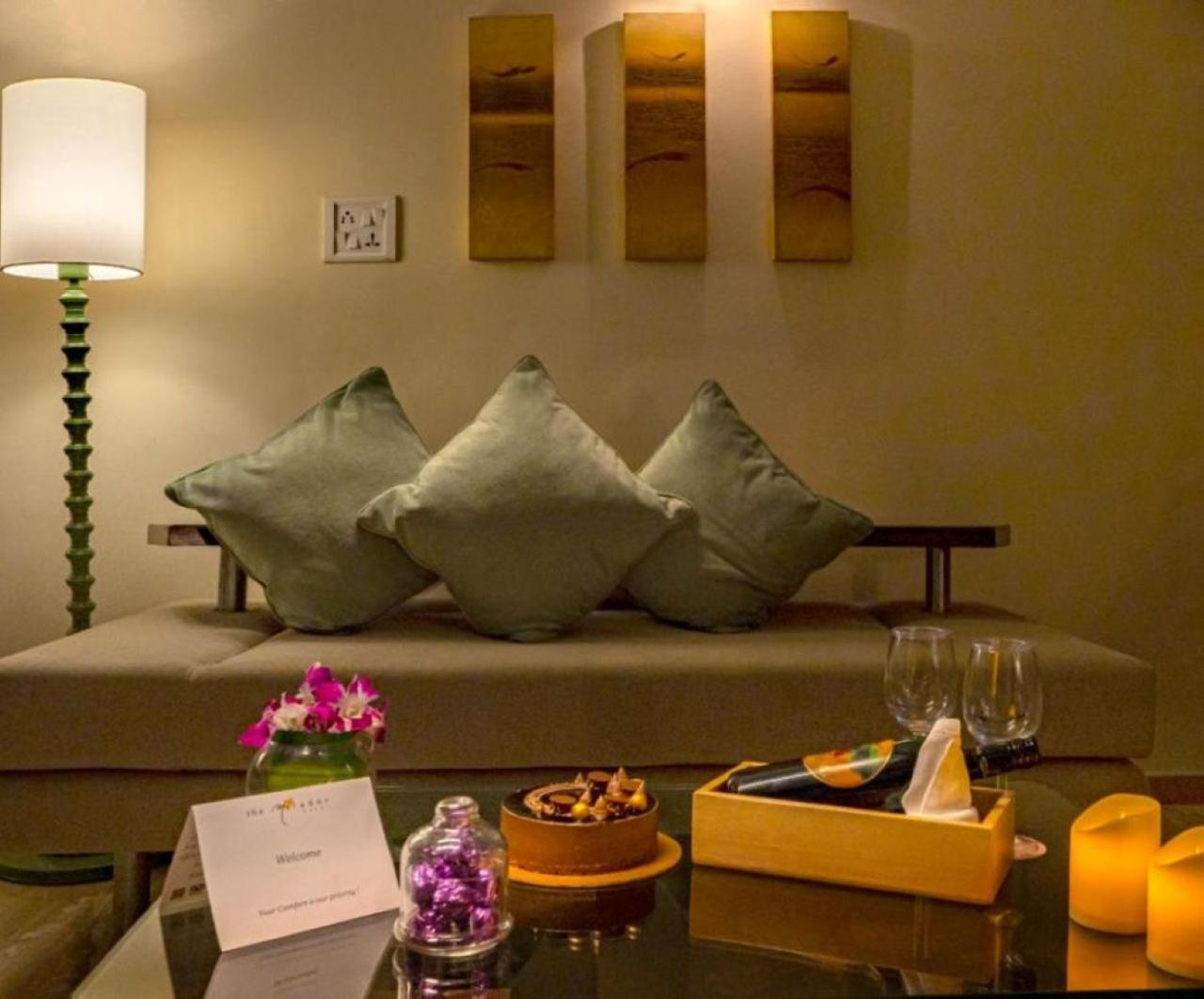Suite on Buffet Lunch on Laundry & Airport Pick-up