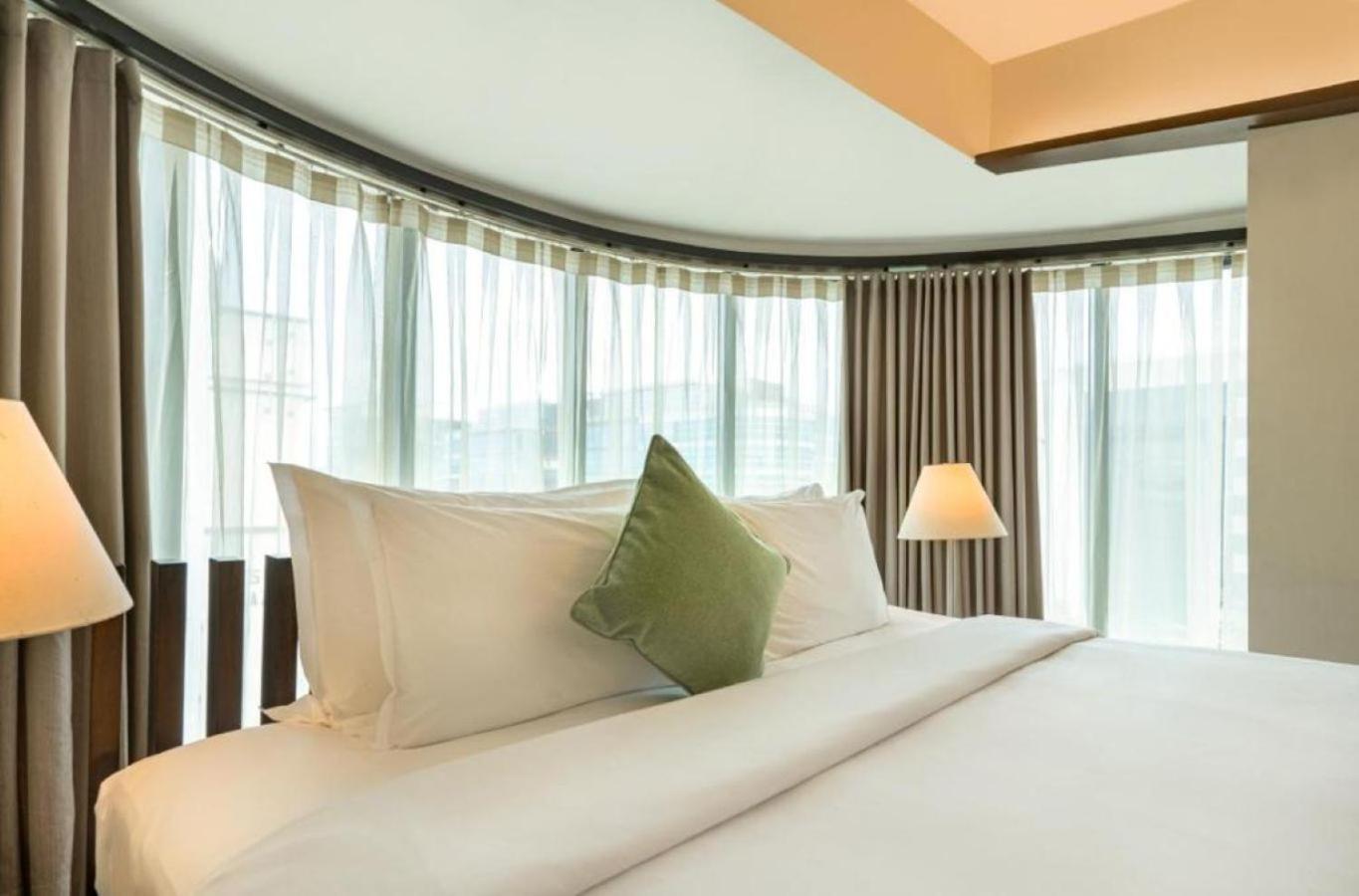 Suite on Buffet Lunch on Laundry & Airport Pick-up