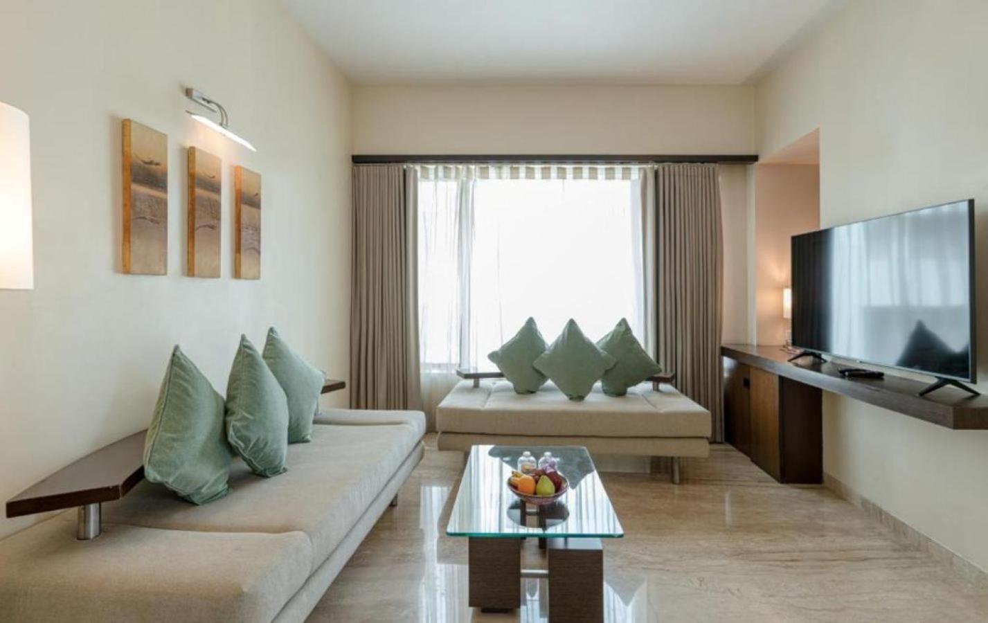 Suite on Buffet Lunch on Laundry & Airport Pick-up