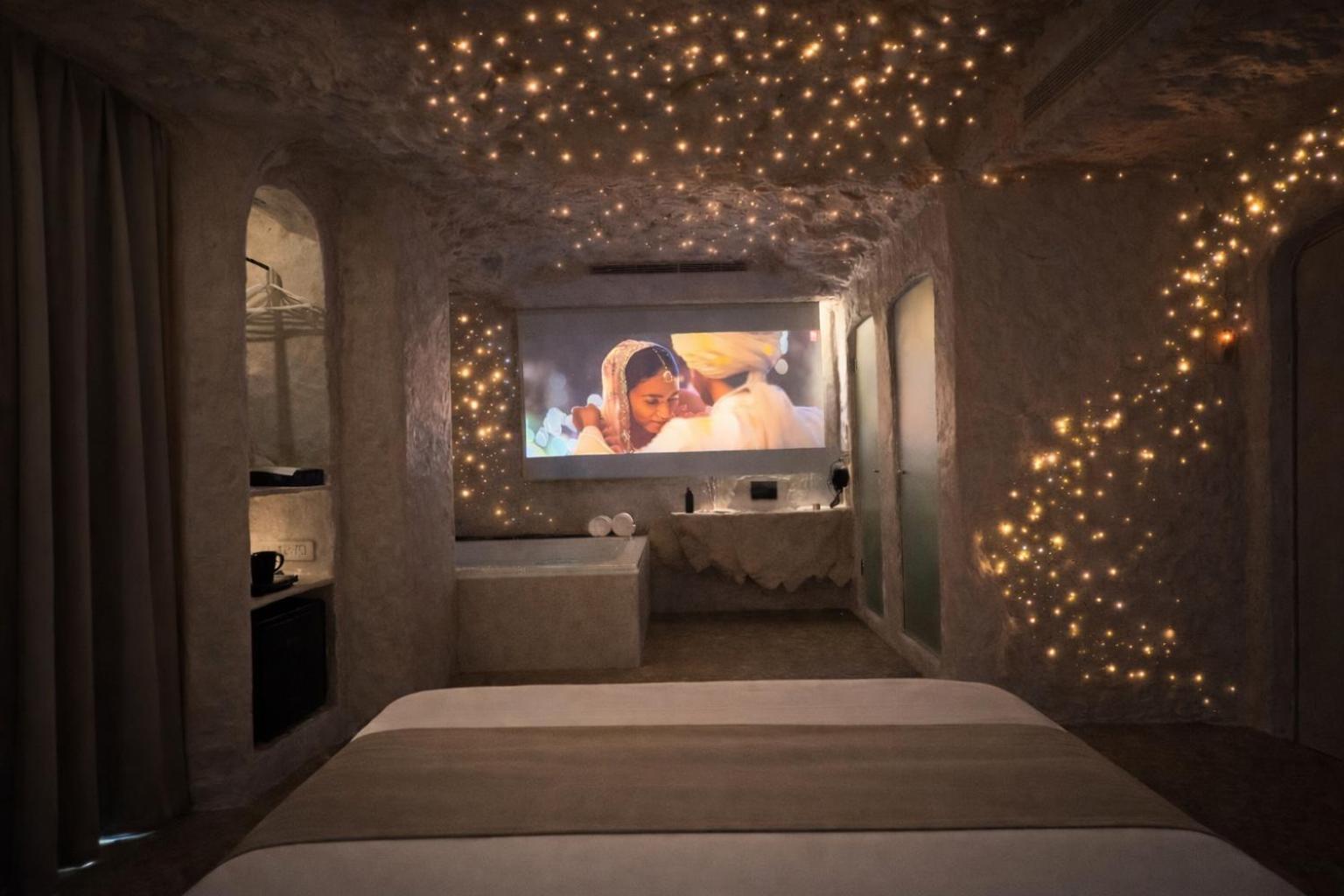 Jugnu Room Grand Jacuzzi