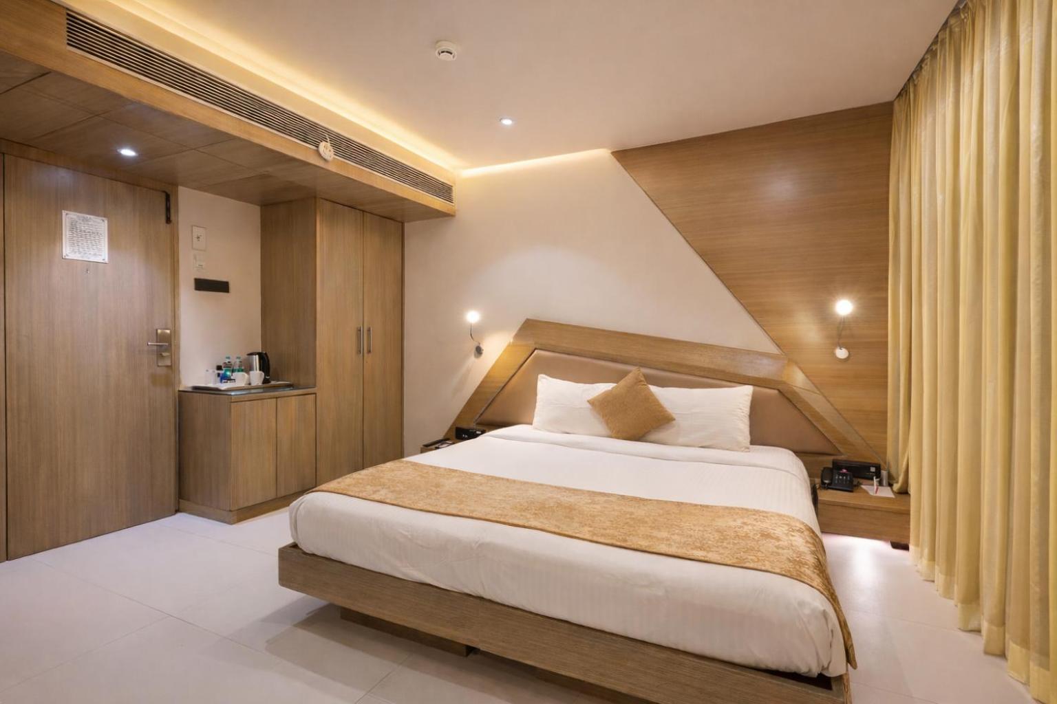 Deluxe Double or Twin Room Airport Transfers