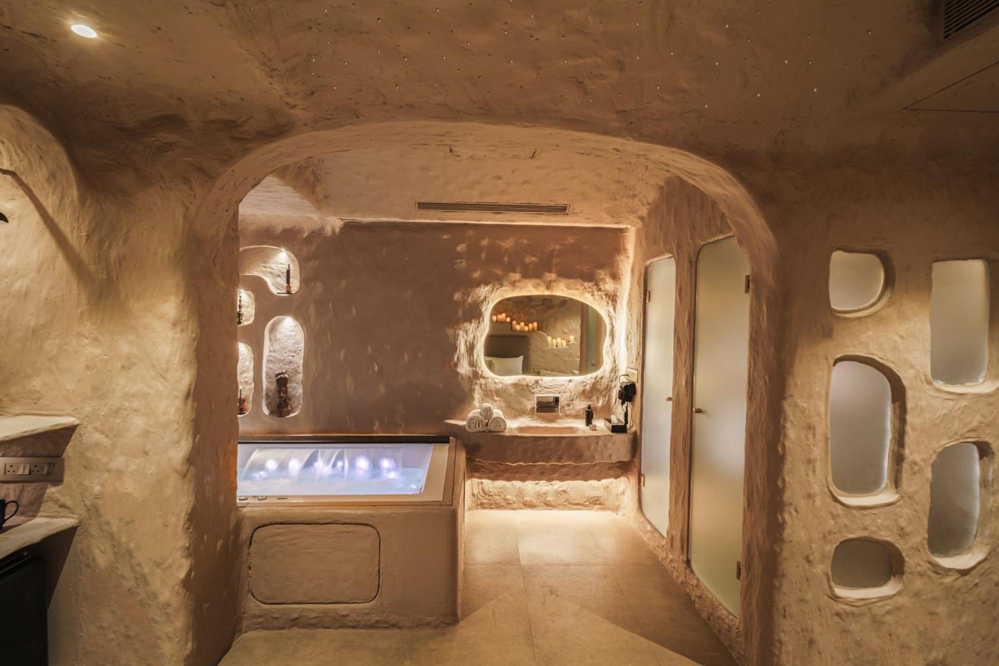 Cave room Grand Jacuzzi