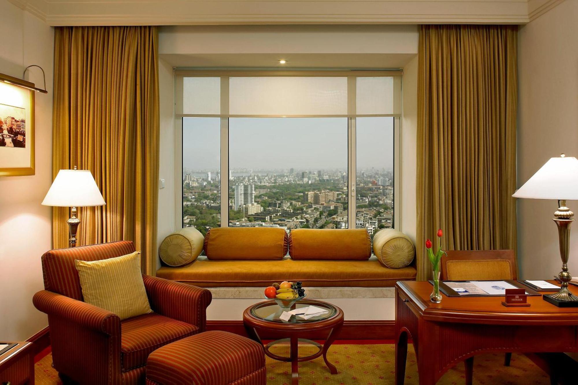 Executive Club on Spa Laundry Food & Soft Beverage Buy 1 1 Luxury Happy Hours from 6 pm to 8pm