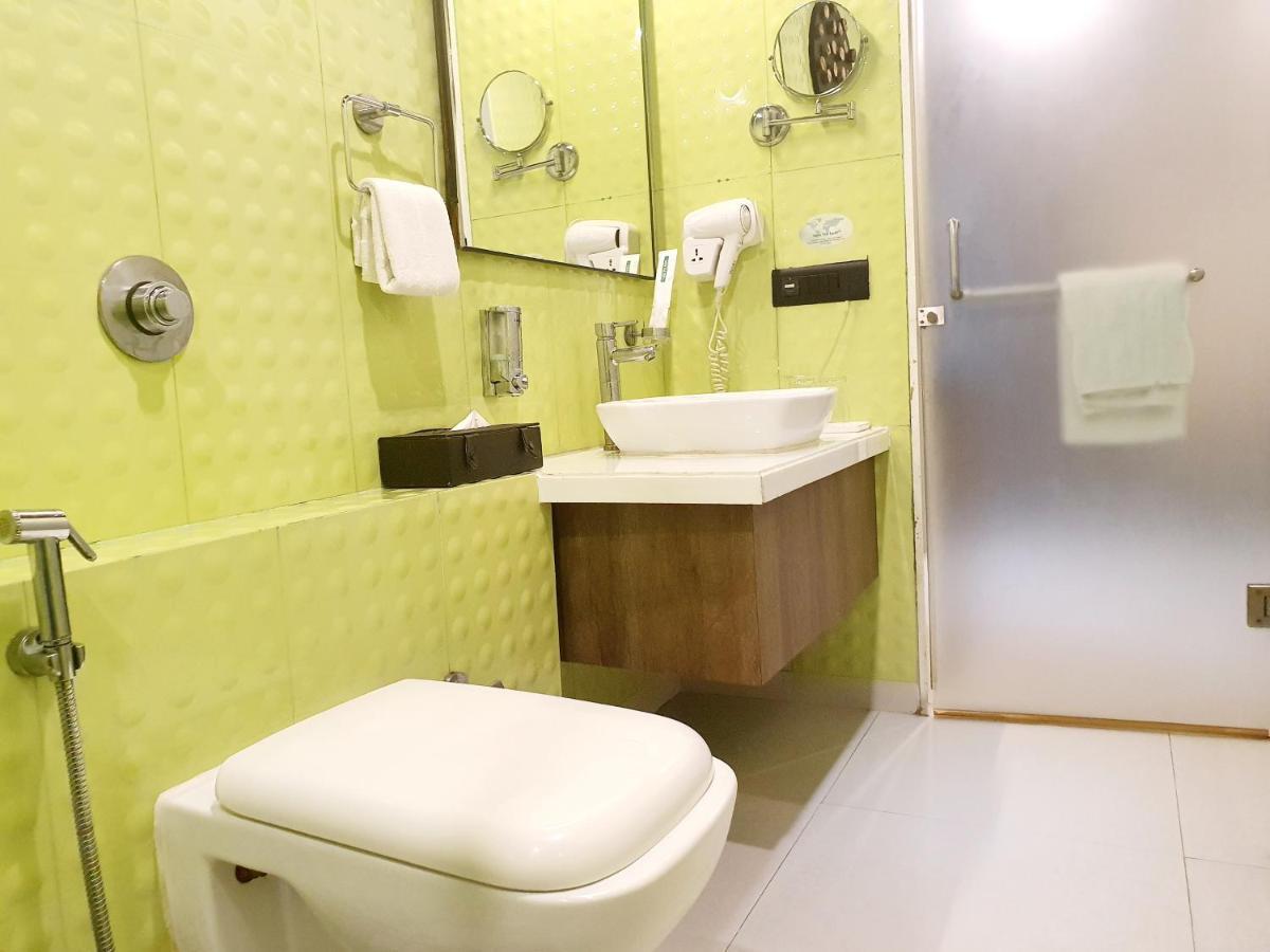 Deluxe Double or Twin Room Airport Transfers