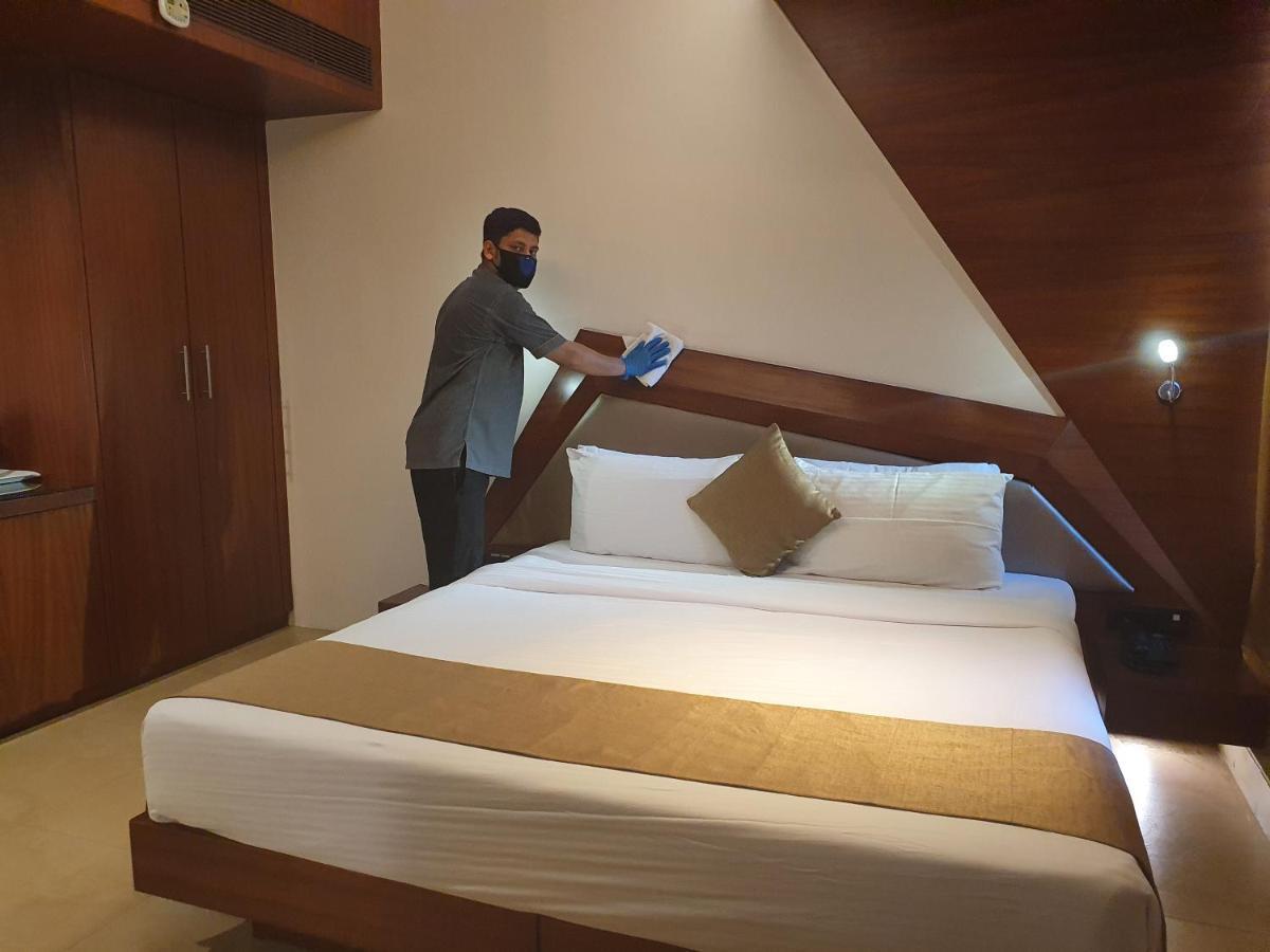 Deluxe Double or Twin Room Airport Transfers