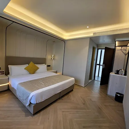 Dragonfly Hotel - The Art Hotel-2